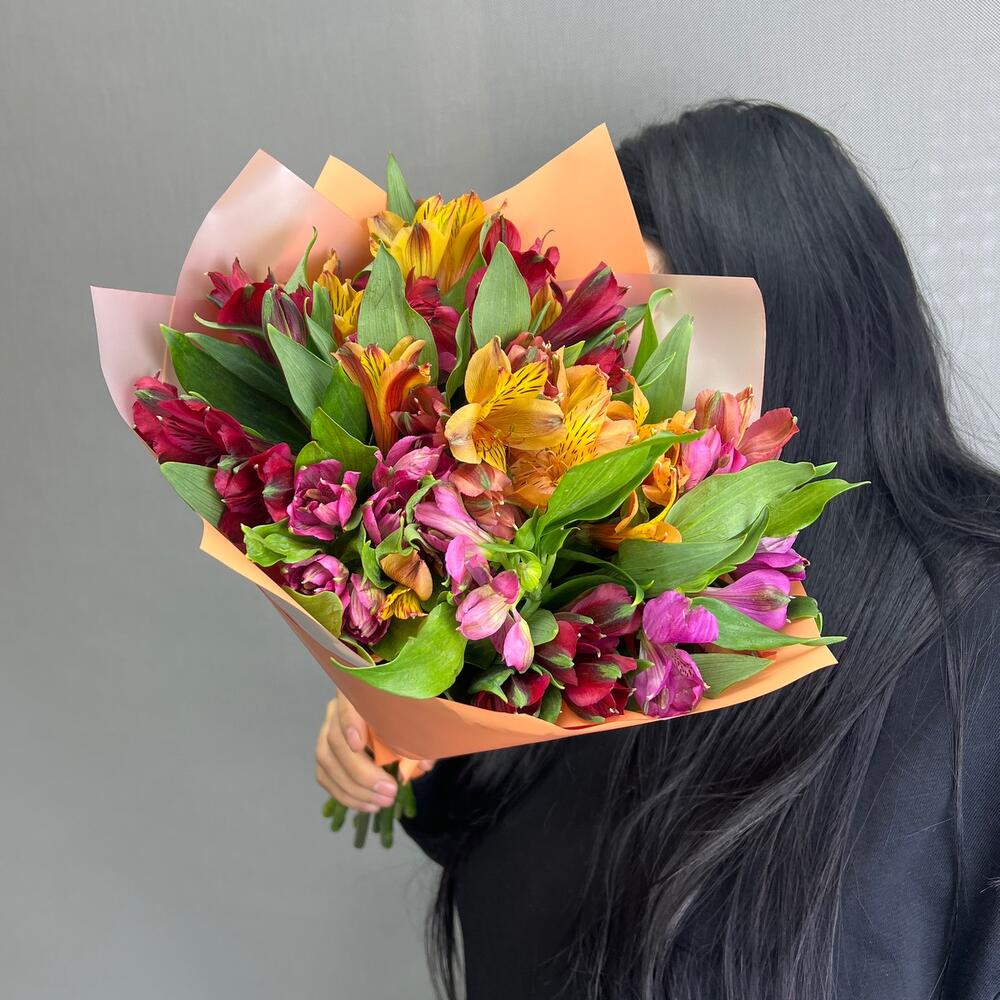 https://content2.flowwow-images.com/data/flowers/1000x1000/34/1697188313_73148634.jpg